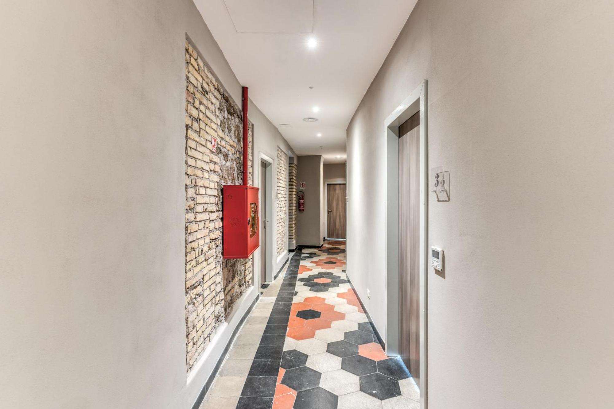 Hostel Borgo Ripa Urban Travel Rom Exterior foto